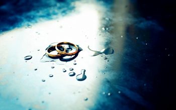 Golden Engagement Rings in Water Drops